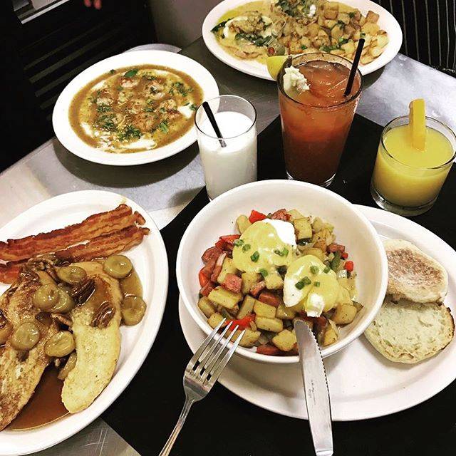 Galliers Restaurant & Oyster Bar | restaurant | 129 Carondelet St, New Orleans, LA 70130, USA | 5042675672 OR +1 504-267-5672