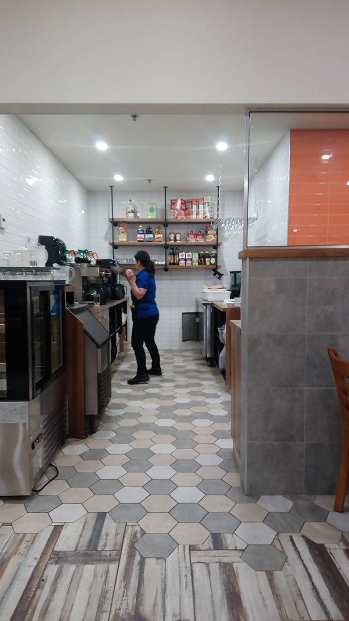 Eggsquis | restaurant | 1270 Autoroute Duplessis, Québec, QC G2G 2B5, Canada | 4188775554 OR +1 418-877-5554