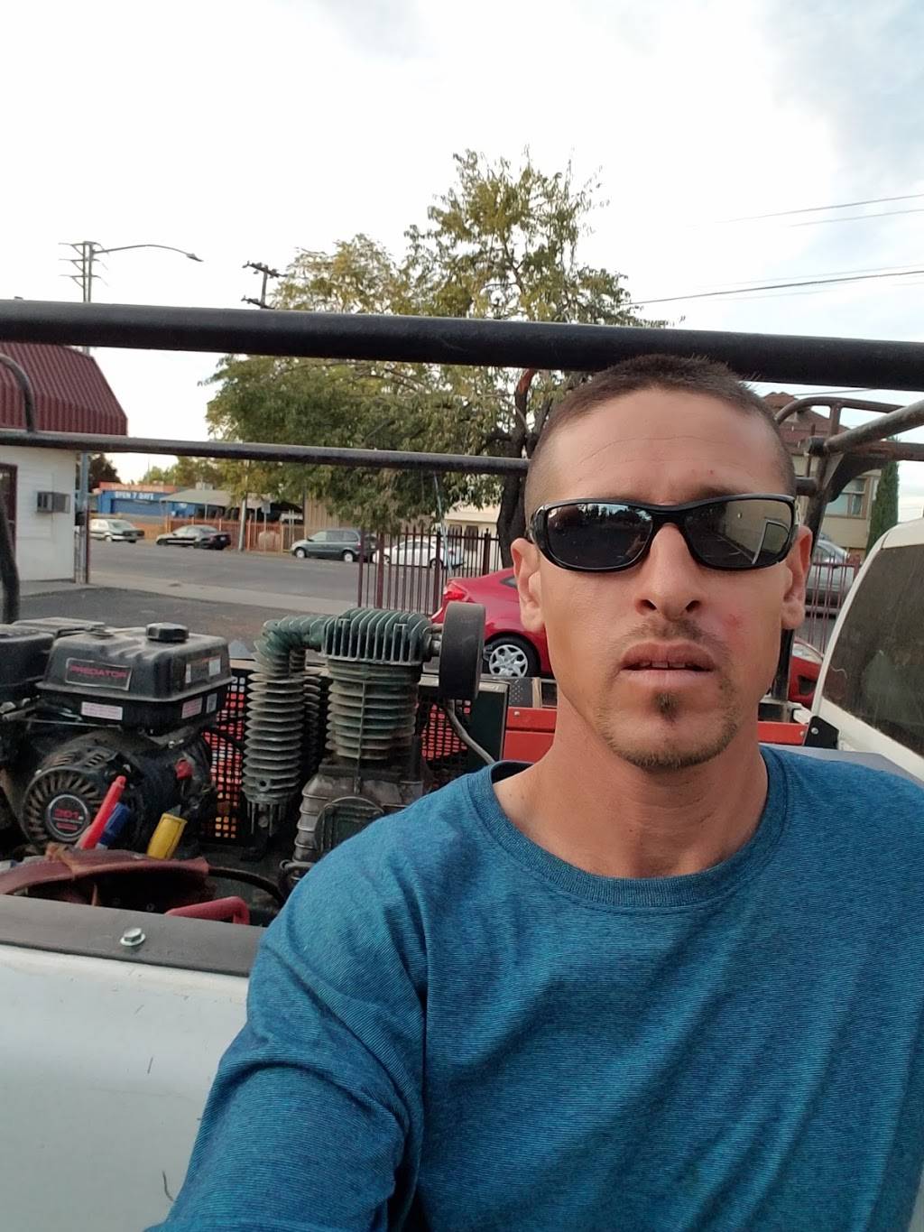 East Main Drive-IN | restaurant | 2041 E Main St, Stockton, CA 95205, USA | 2094643172 OR +1 209-464-3172