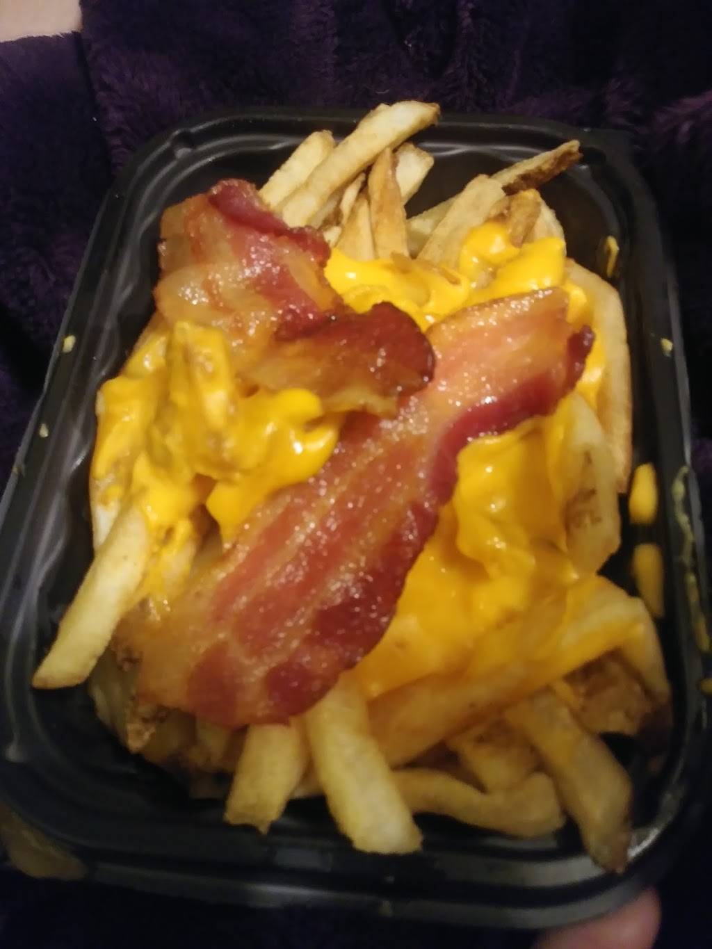 Wendys | restaurant | 2060 Mogadore Rd, Akron, OH 44312, USA | 3307844891 OR +1 330-784-4891