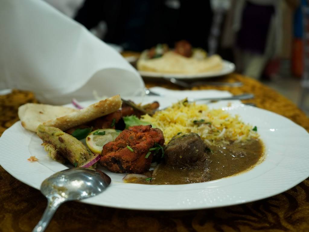 Bar B Q Tonight Live | restaurant | 45965 Regal Plaza, Sterling, VA 20165, USA | 2022134797 OR +1 202-213-4797