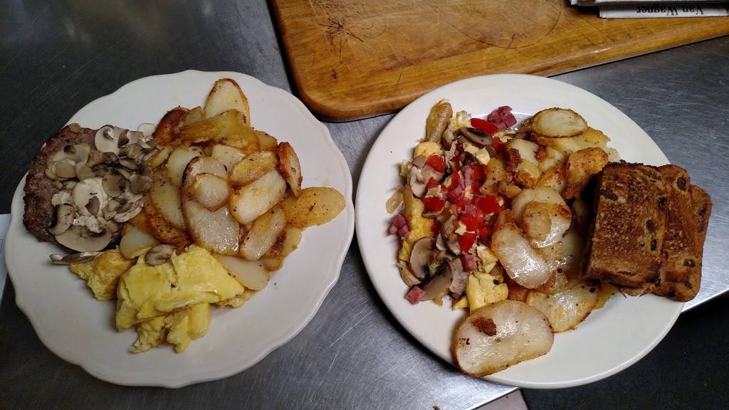 Trackside | restaurant | W2453 Oak St, Ashippun, WI 53003, USA | 9204747377 OR +1 920-474-7377