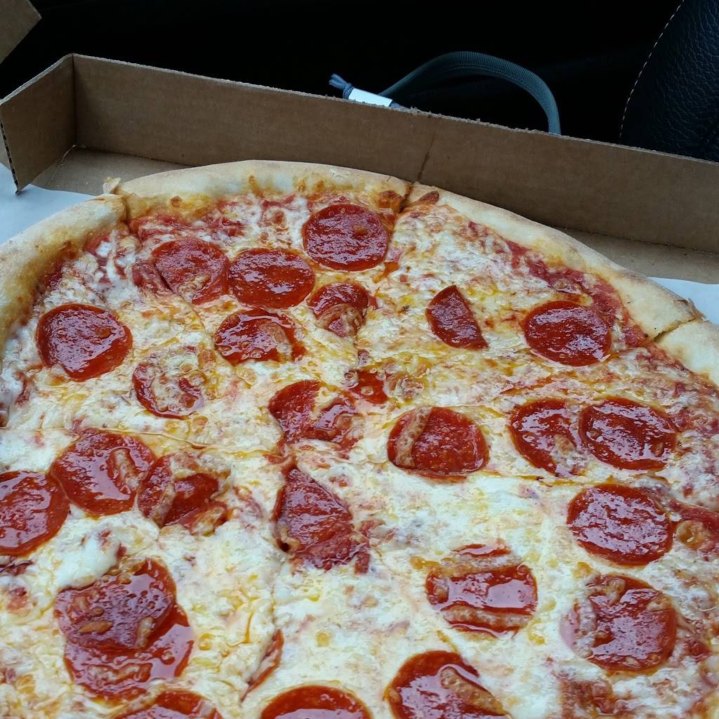 Franks Pizza | restaurant | 390 Tanyard Rd, Rocky Mount, VA 24151, USA | 5404837464 OR +1 540-483-7464