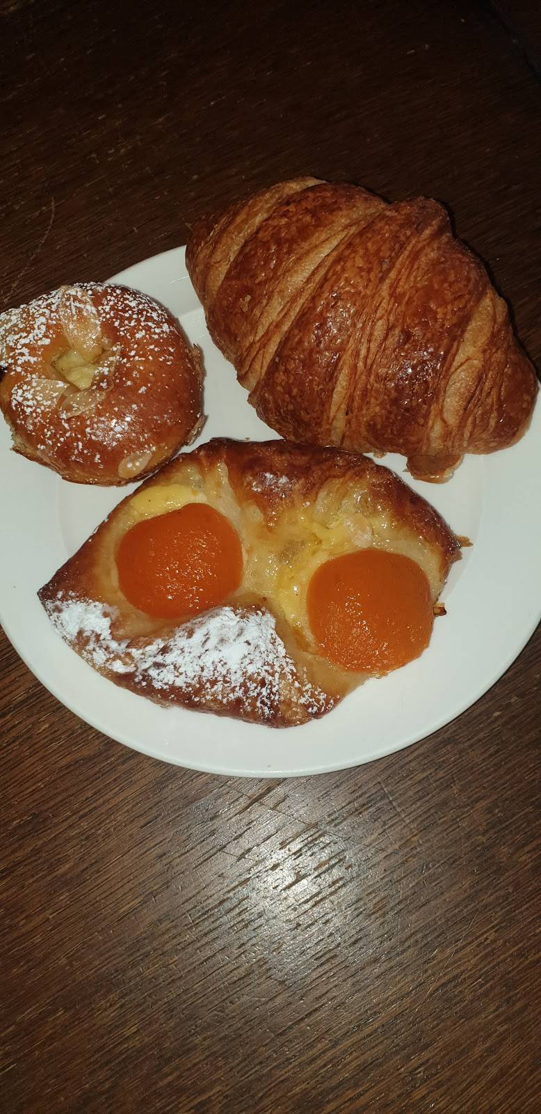 Petite Thuet | restaurant | 1162 Yonge St, Toronto, ON M4W 2L9, Canada | 4169242777 OR +1 416-924-2777