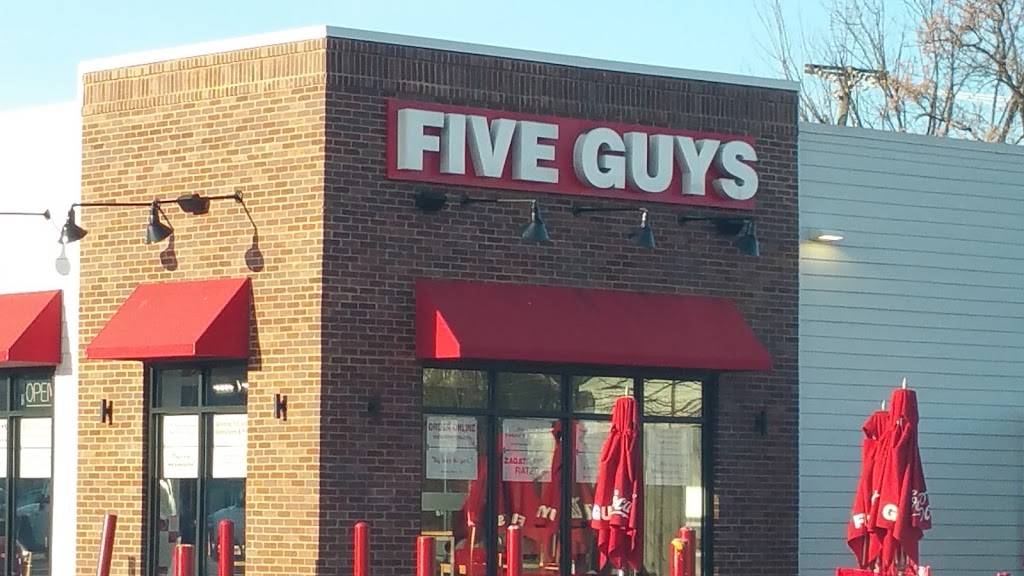 Five Guys | meal takeaway | 7622 Richmond Hwy, Alexandria, VA 22306, USA | 7037170090 OR +1 703-717-0090