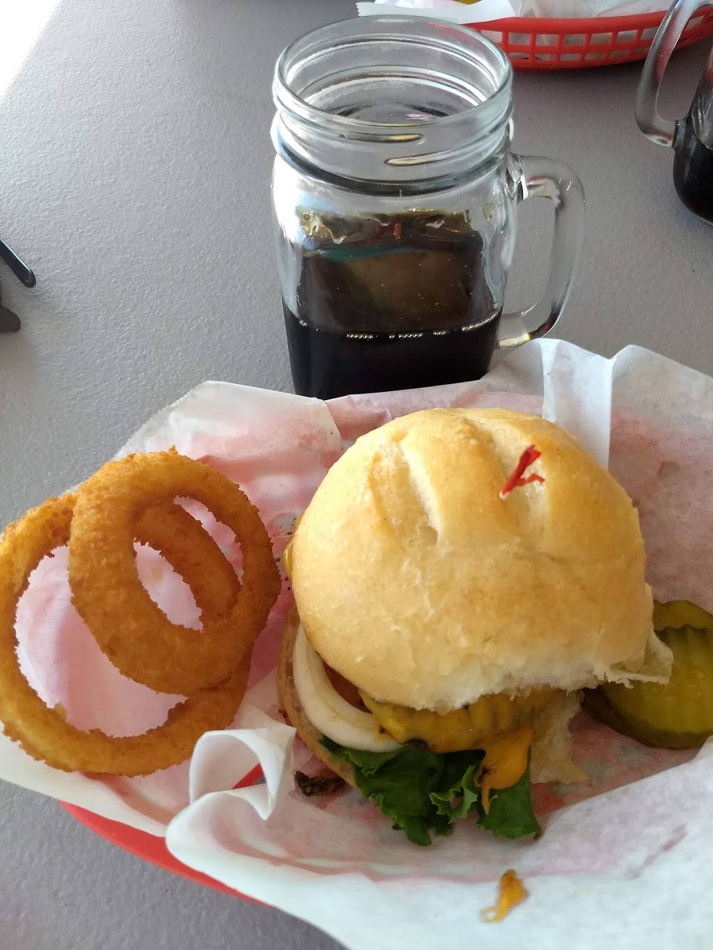 Kate’s North Drive-In | restaurant | 614 Co Hwy DH, Holmen, WI 54636, USA | 6085261111 OR +1 608-526-1111