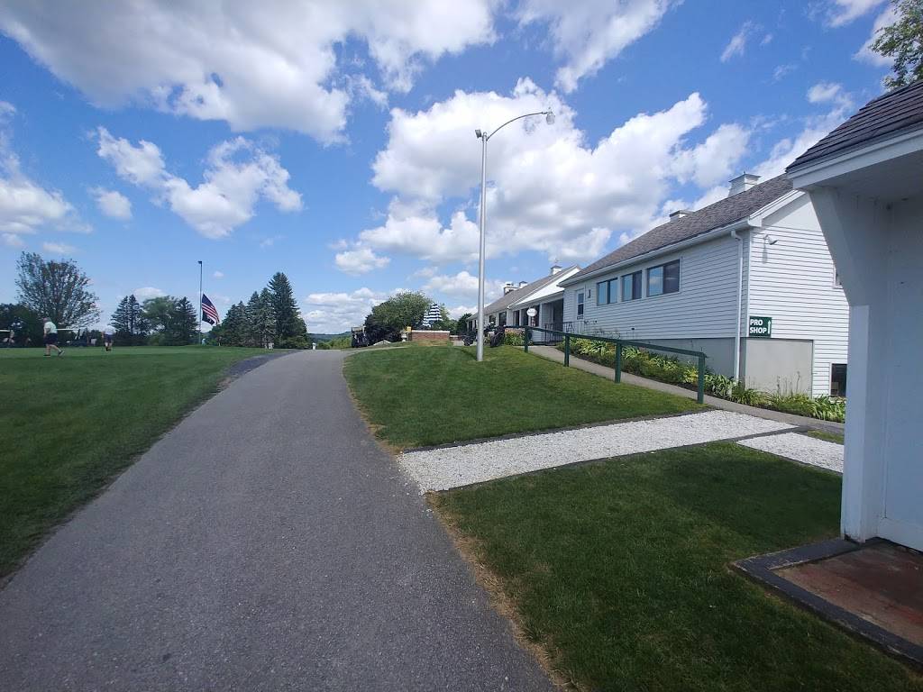 Redfields Bar & Grill | restaurant | 311 Country Club Dr, Pittsford, VT 05763, USA | 8024839909 OR +1 802-483-9909