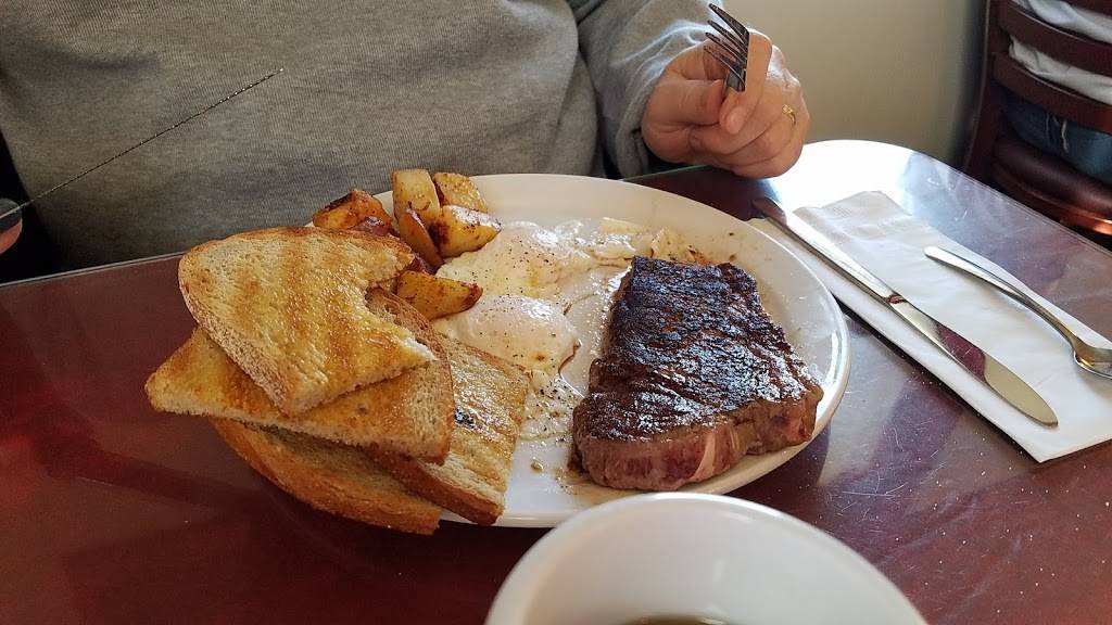 Rochelles Restaurant | restaurant | 586 N Main St, Acushnet, MA 02743, USA | 5089853055 OR +1 508-985-3055