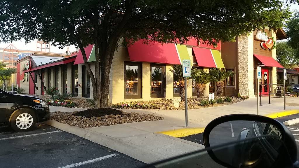 Chilis Grill & Bar | meal takeaway | 255 E Basse Rd #1100, San Antonio, TX 78209, USA | 2108041110 OR +1 210-804-1110