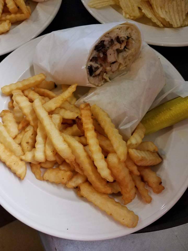 Leez Place | restaurant | 2738 N 48th Rd, Sandwich, IL 60548, USA | 8154984499 OR +1 815-498-4499