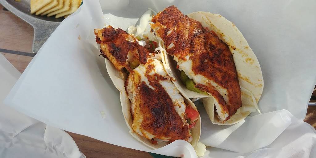 Dockside Daves | restaurant | 14701 Gulf Blvd, Madeira Beach, FL 33708, USA | 7273929399 OR +1 727-392-9399