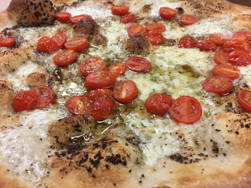 Clubhouse Pizzeria | restaurant | 141 W South St, Connellsville, PA 15425, USA | 7246032637 OR +1 724-603-2637