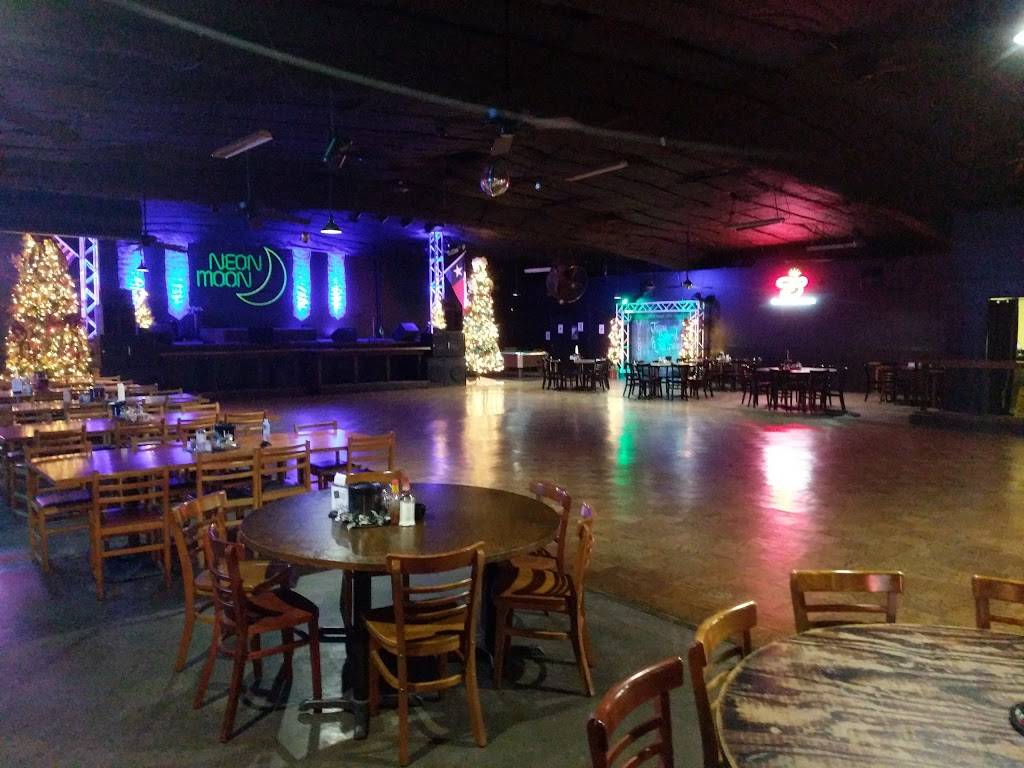 Neon Moon Restaurant and Social Club | restaurant | 4672 TX-154, Yantis, TX 75497, USA | 9033837008 OR +1 903-383-7008