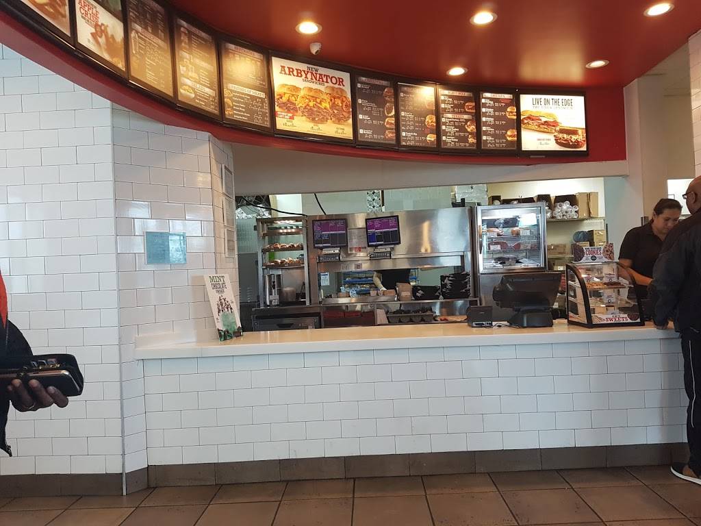 Arbys | restaurant | 2810 W Wheatland Rd, Dallas, TX 75237, USA | 9722834475 OR +1 972-283-4475