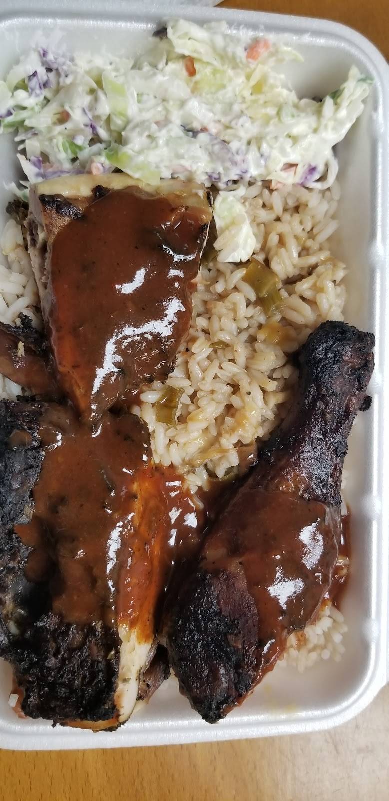 Roses Halal Kitchen | restaurant | 1960 Lawrence Ave E, Scarborough, ON M1R 2Z1, Canada | 4167314142 OR +1 416-731-4142