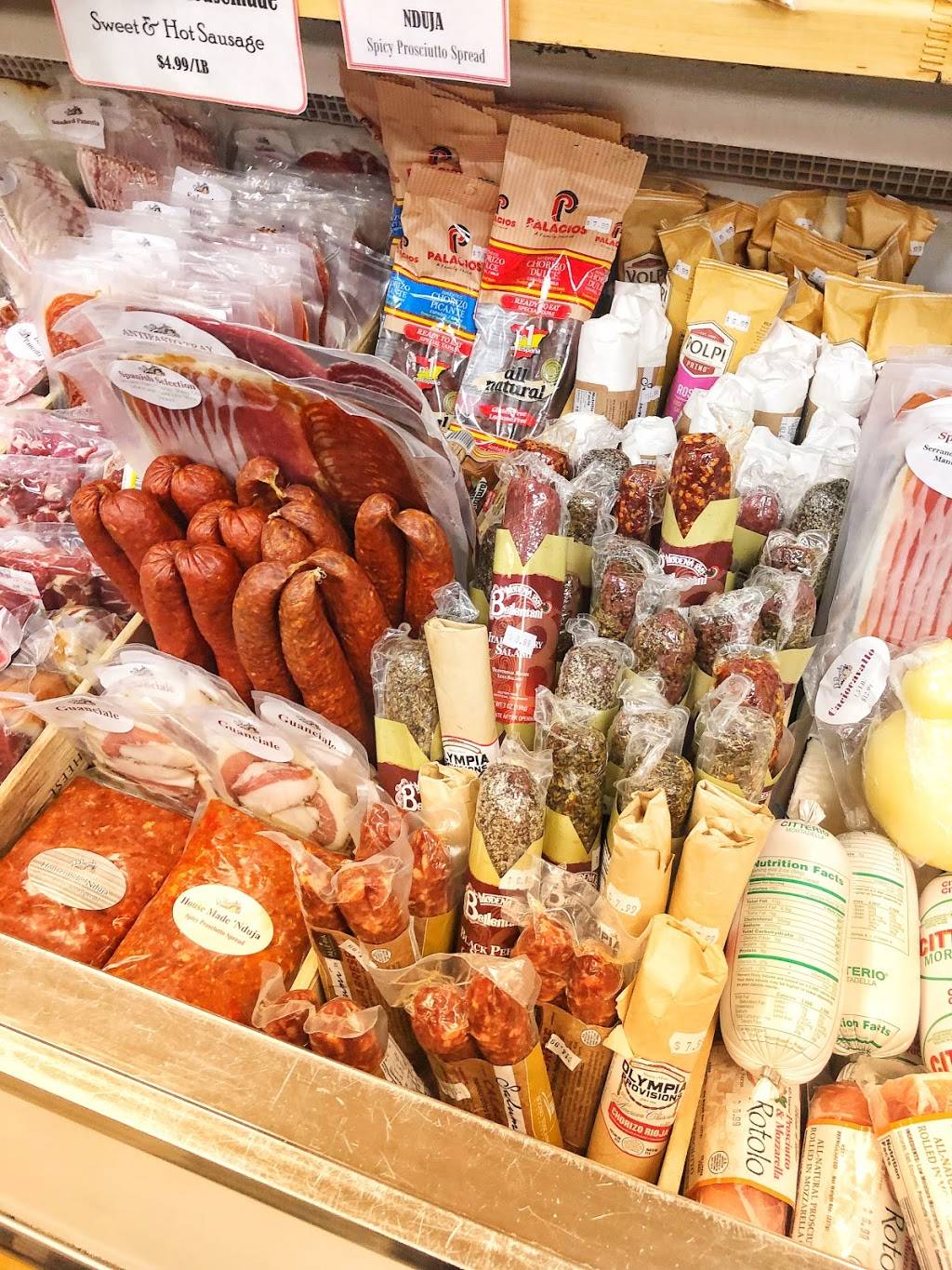 Di Pasquales Marketplace | restaurant | 3700 Gough St, Baltimore, MD 21224, USA | 4102766787 OR +1 410-276-6787