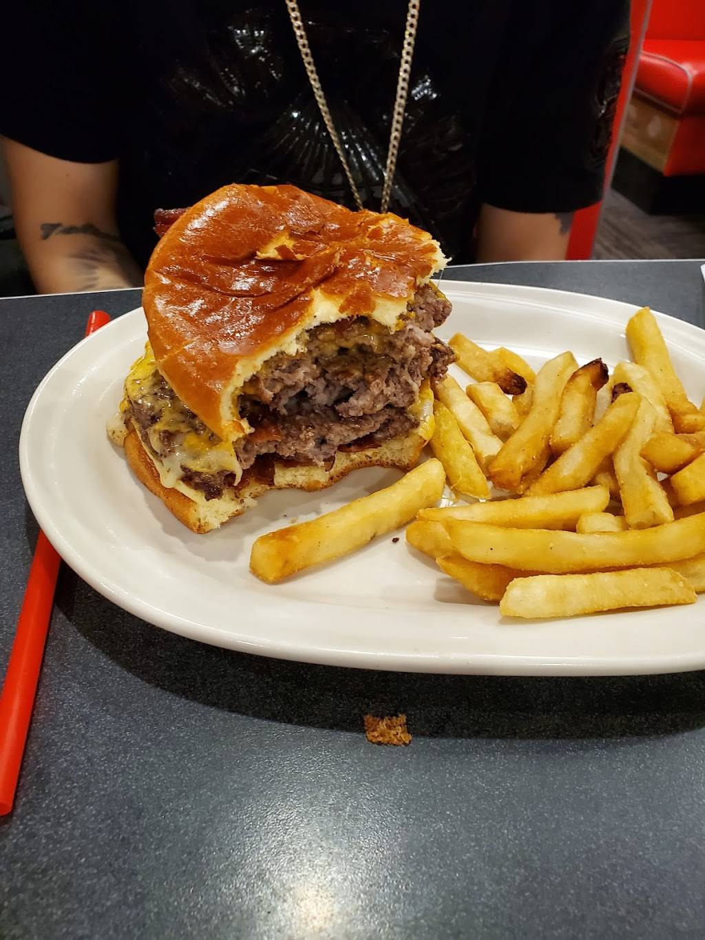 Friendlys | restaurant | 21 Southampton Rd, Westfield, MA 01085, USA | 4135620625 OR +1 413-562-0625