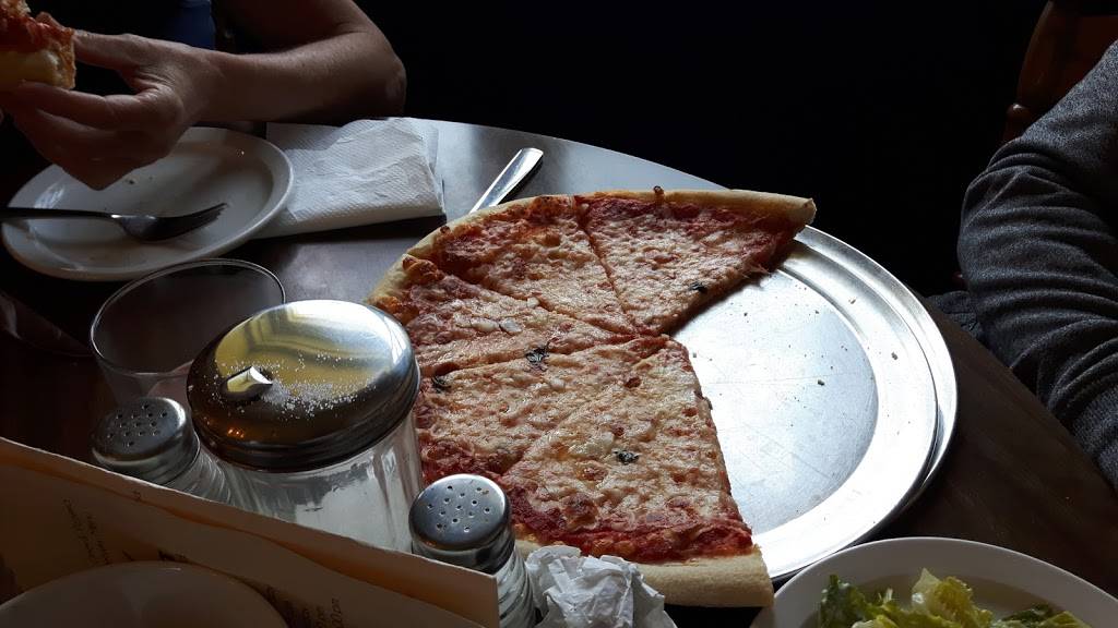 Youngs Point Diner & Pizzeria | restaurant | 403 S Beach Rd, Lakefield, ON K0L 2H0, Canada | 7056528359 OR +1 705-652-8359