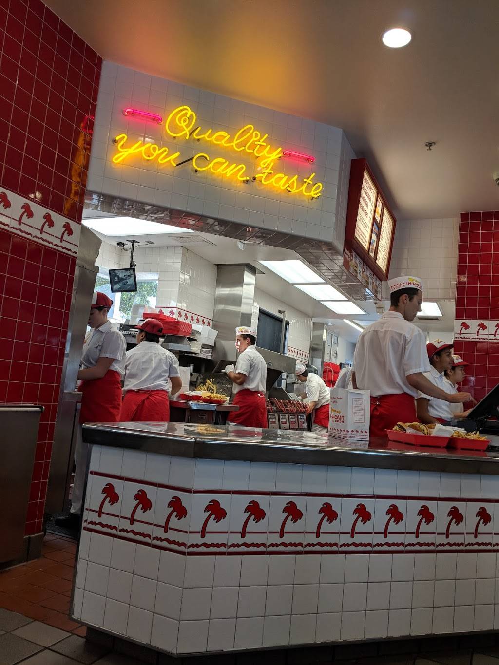 In-N-Out Burger | restaurant | 260 Washington St, Daly City, CA 94015, USA | 8007861000 OR +1 800-786-1000