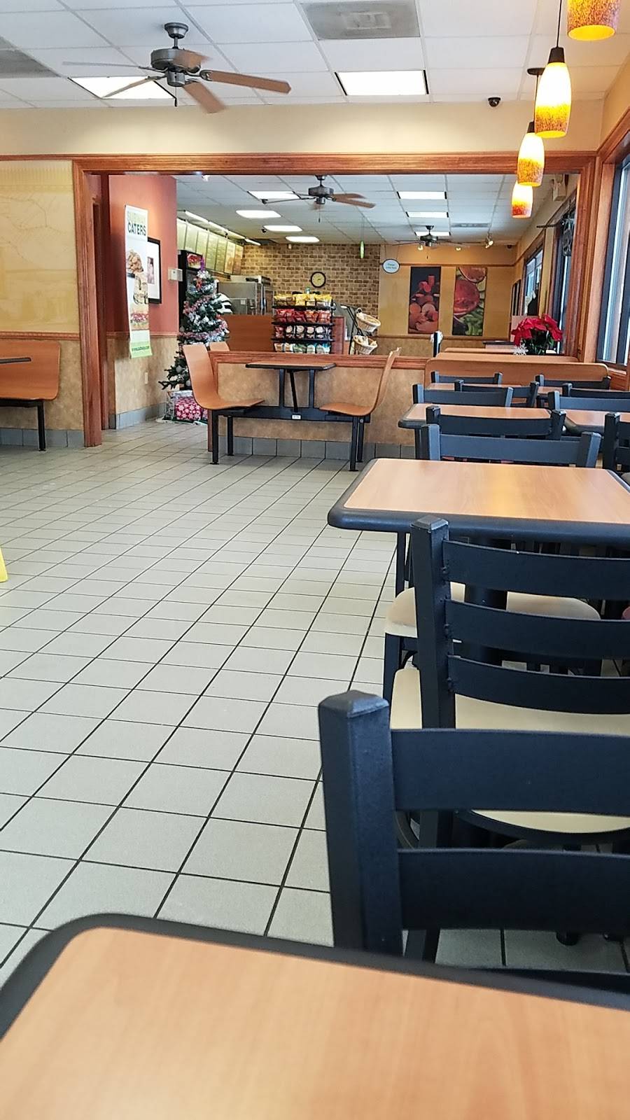 Subway | restaurant | 1 E Monroe St, Bangor, MI 49013, USA | 2694270077 OR +1 269-427-0077