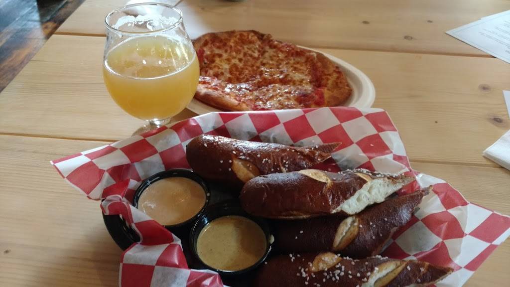 Twin Barns Brewing Company | restaurant | 194 Daniel Webster Hwy, Meredith, NH 03253, USA | 6032790876 OR +1 603-279-0876