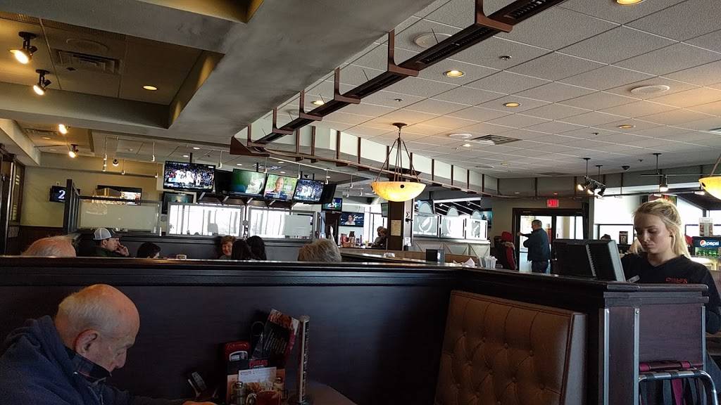 Chelos Hometown Bar & Grille | restaurant | 911 Warren Ave, East Providence, RI 02914, USA | 4014341666 OR +1 401-434-1666