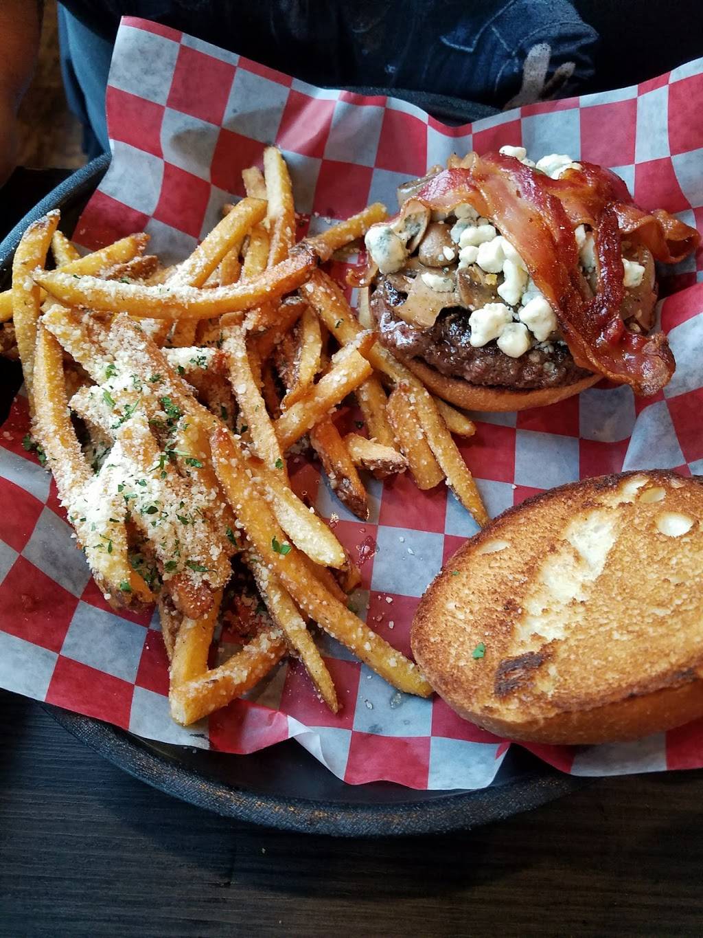 The Federal | restaurant | 110 W Federal St, Youngstown, OH 44503, USA | 3307447683 OR +1 330-744-7683