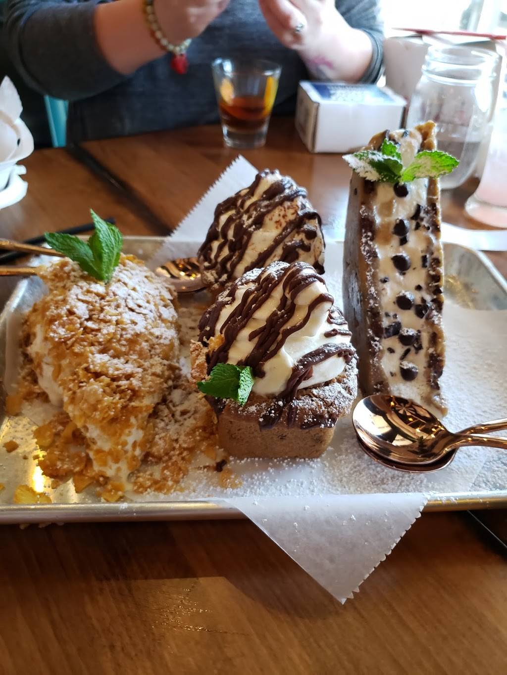 Yumbrella Food Hall | restaurant | 5701 Sunset Dr Ste 194, South Miami, FL 33143, USA | 3053978499 OR +1 305-397-8499