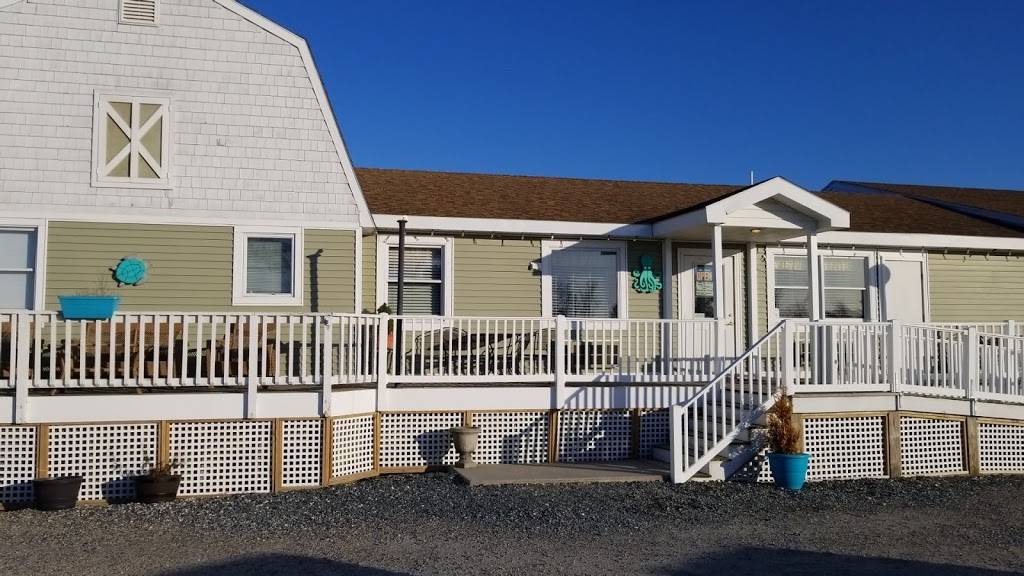 The Village Restaurant & Lounge | restaurant | 6576 Maddox Blvd, Chincoteague, VA 23336, USA | 7573365120 OR +1 757-336-5120