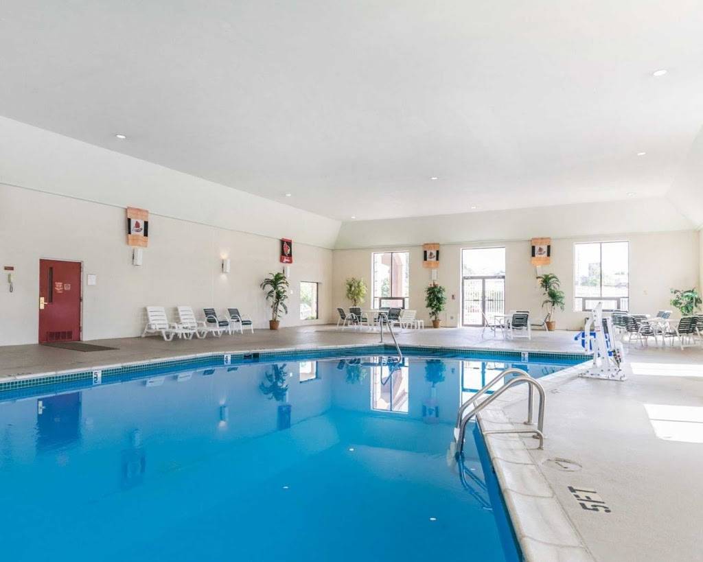 Quality Inn & Suites University/Airport | restaurant | 311 E Gaulbert Ave, Louisville, KY 40208, USA | 5026386100 OR +1 502-638-6100