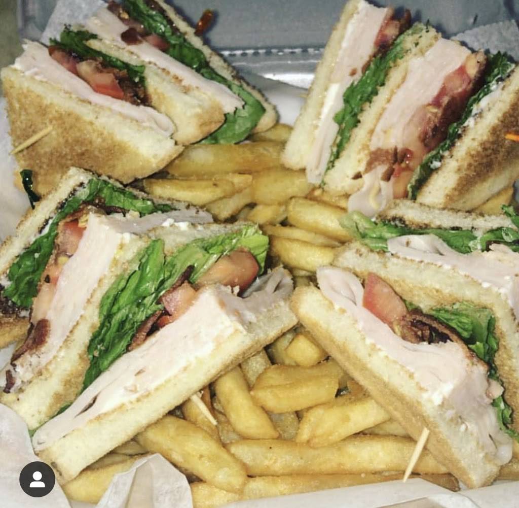 Parrot Pizza | meal delivery | 160 Reservoir St, Holden, MA 01520, USA | 5088299111 OR +1 508-829-9111