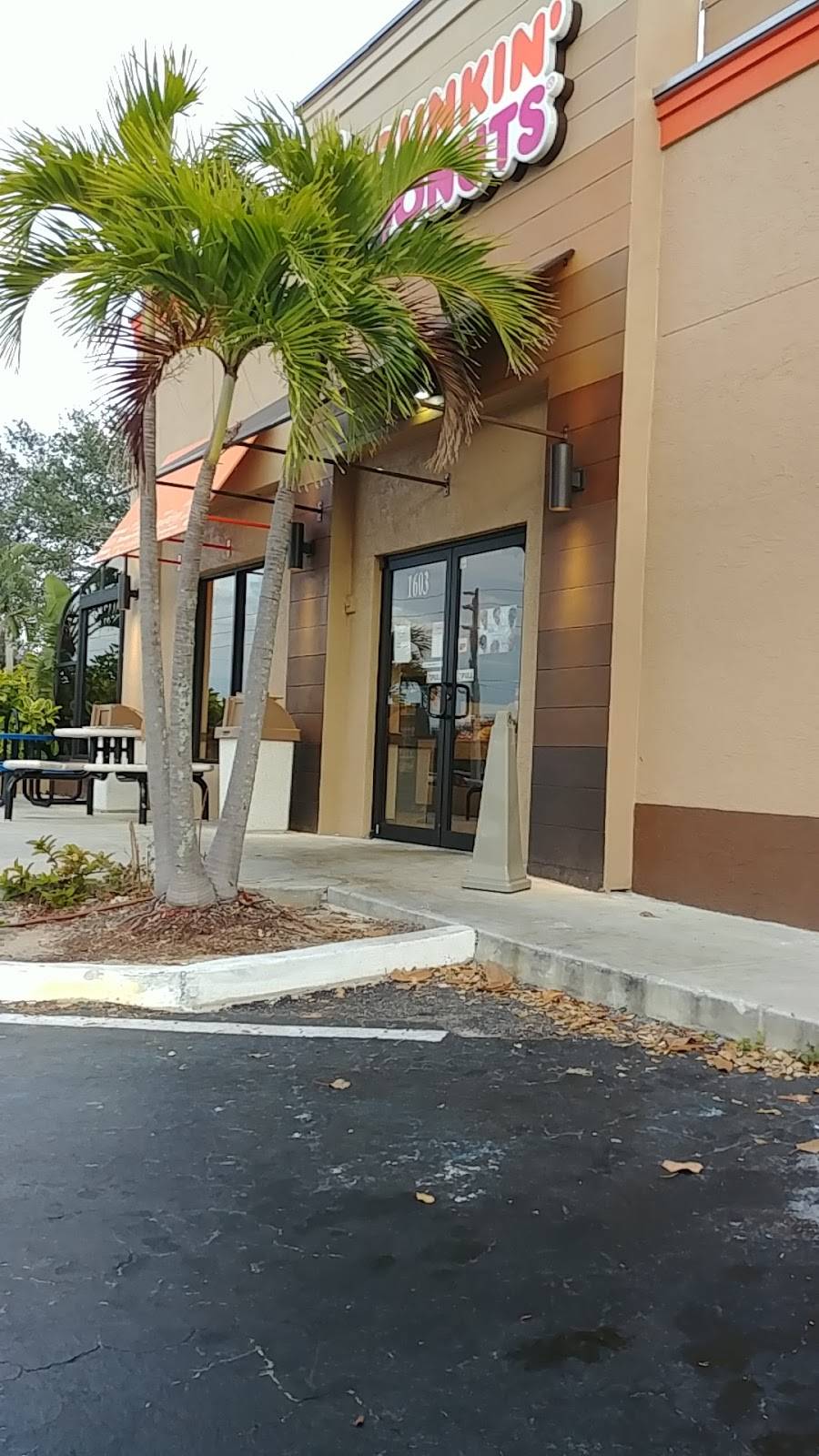 Dunkin | bakery | 1603 NE Jensen Beach Blvd, Jensen Beach, FL 34957, USA | 7723345536 OR +1 772-334-5536