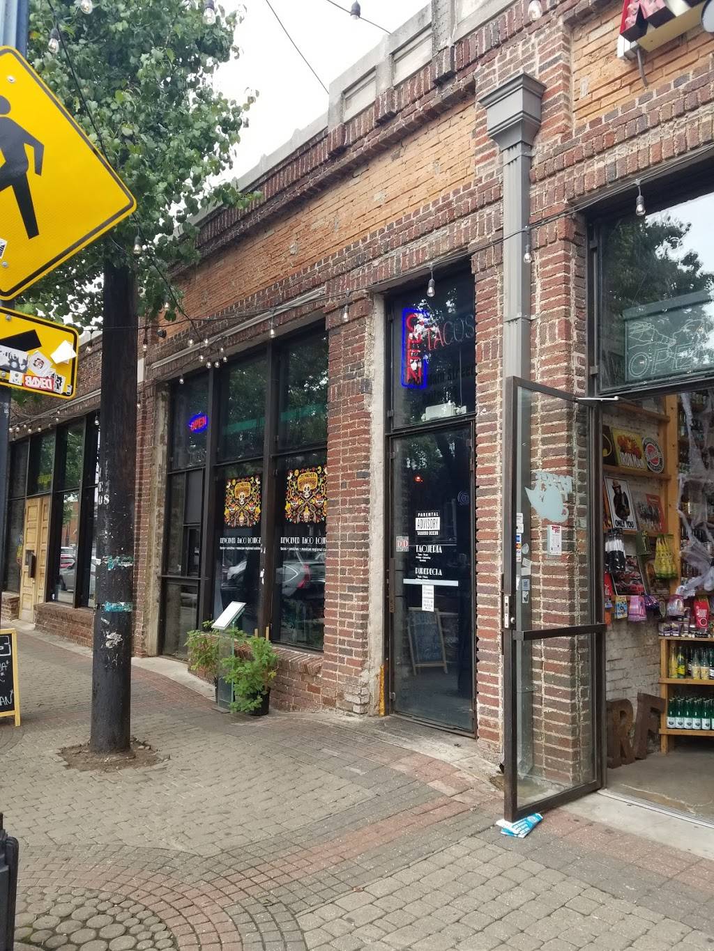 Revolver Taco Lounge | restaurant | 2701 Main St, Dallas, TX 75226, USA | 2142727163 OR +1 214-272-7163