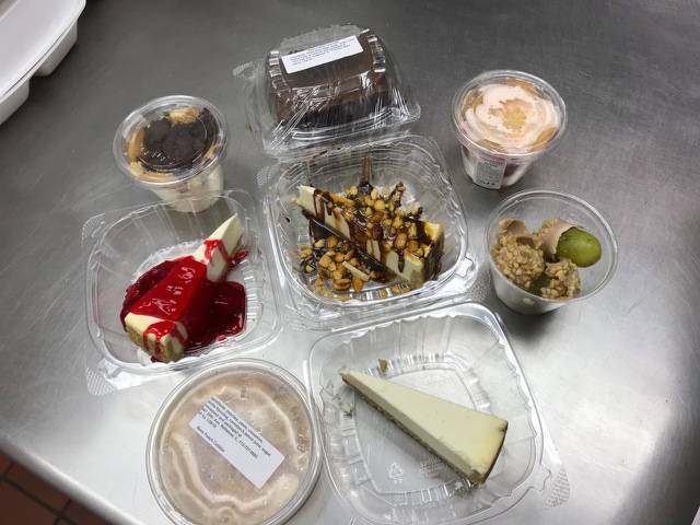 J&J Fish and Chicken | restaurant | 5050 Broadway, Gary, IN 46408, USA | 2198847000 OR +1 219-884-7000