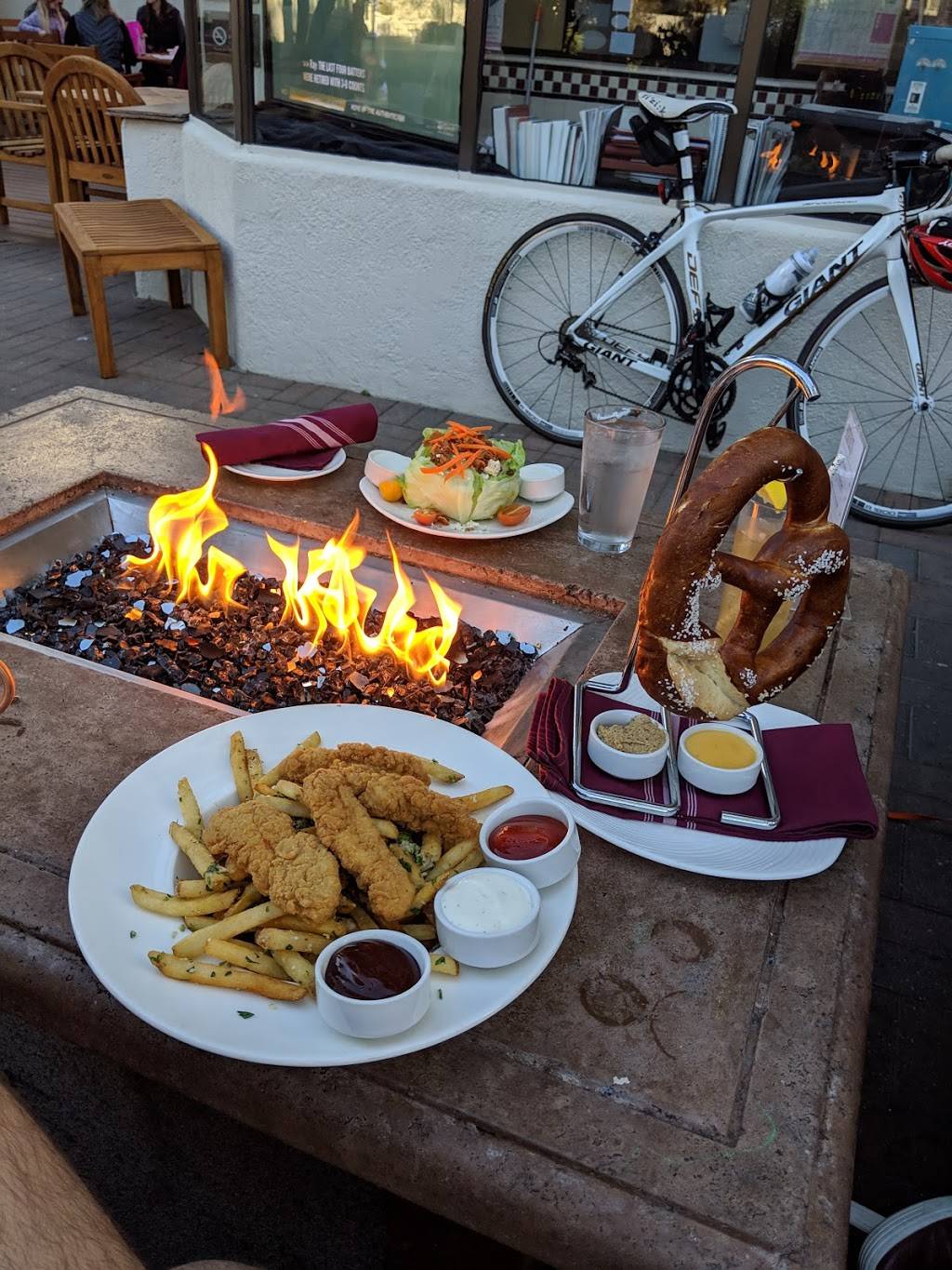 Peter B’s Brewpub | restaurant | 2 Portola Plaza, Monterey, CA 93940, USA | 8316492699 OR +1 831-649-2699