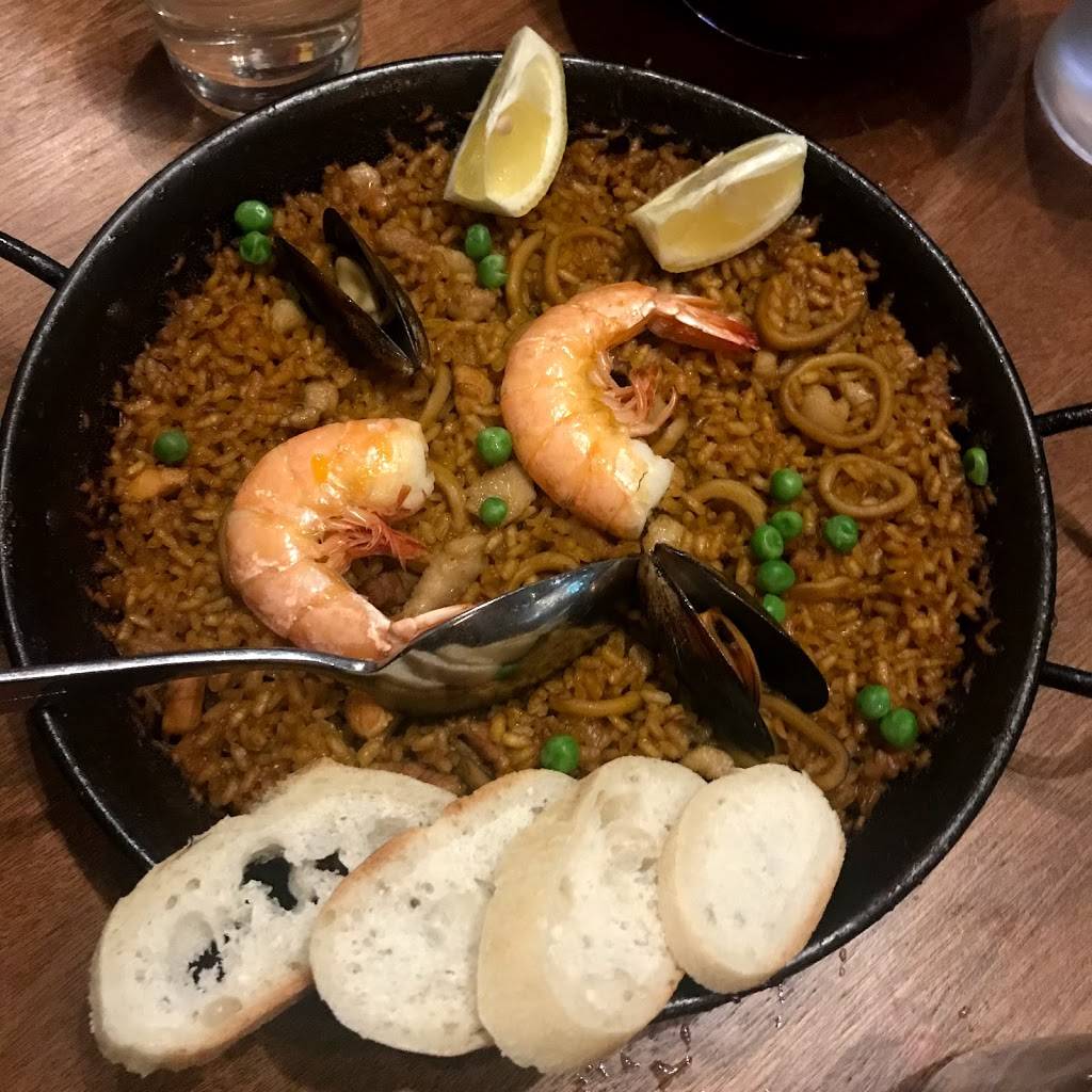 Toro Kitchen + Bar | restaurant | 1142 E Commerce St, San Antonio, TX 78205, USA | 2105921075 OR +1 210-592-1075