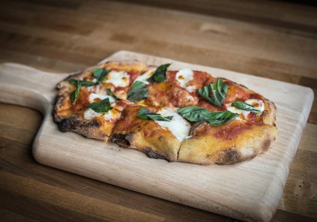 Casatis Pizza Vino | restaurant | 444 W Fullerton Pkwy, Chicago, IL 60614, USA | 7738571237 OR +1 773-857-1237