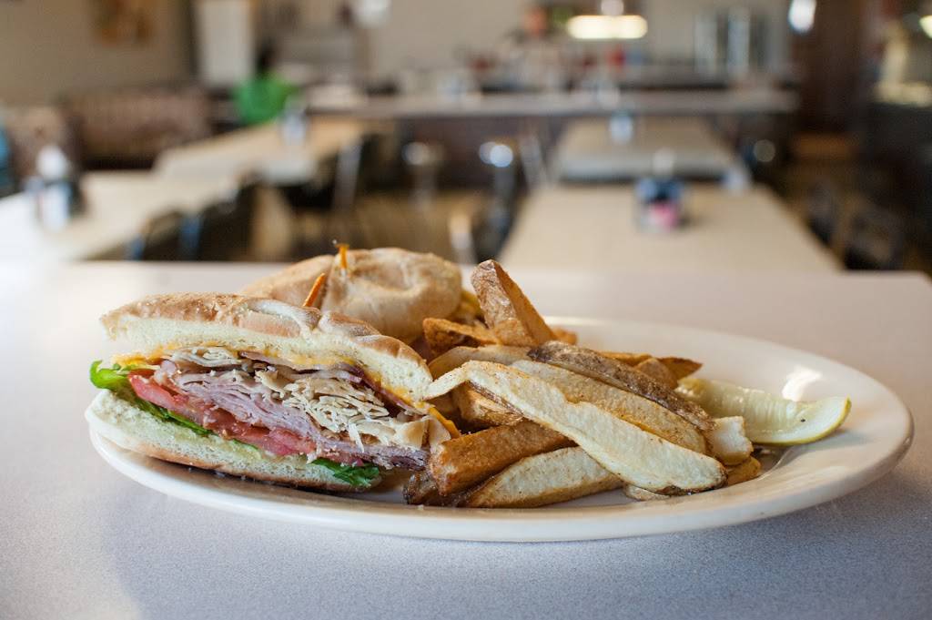 Syls | restaurant | 205 W Wichita Ave, Colwich, KS 67030, USA | 3167961044 OR +1 316-796-1044