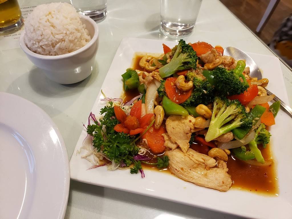 Family Thai Cuisine | restaurant | 9601 Mickelberry Rd NW #111, Silverdale, WA 98383, USA | 3606983663 OR +1 360-698-3663