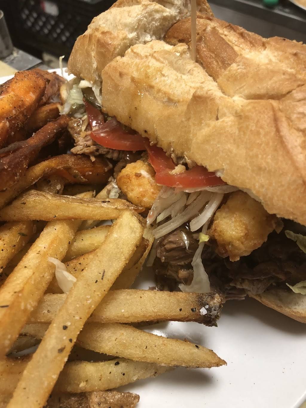 Top Hat Oyster Bar & French Quarter Kitchen | restaurant | 106 Bedford Ave, Bellmore, NY 11710, USA | 5169001560 OR +1 516-900-1560