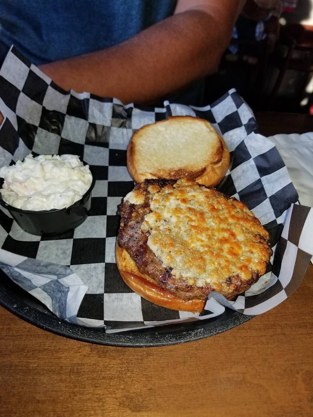 Grease Monkeys Sports Bar And Grill | restaurant | 709 1st St, Colona, IL 61241, USA | 3092811887 OR +1 309-281-1887