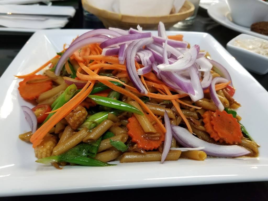 Screaming Carrots | restaurant | 826 W Hallandale Beach Blvd, Hallandale Beach, FL 33009, USA | 7544009614 OR +1 754-400-9614