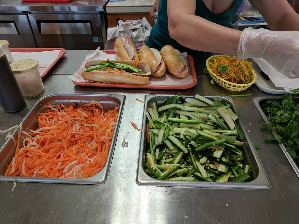 Saigon Deli | restaurant | 3341 W Walnut St #102, Garland, TX 75042, USA | 9722723145 OR +1 972-272-3145