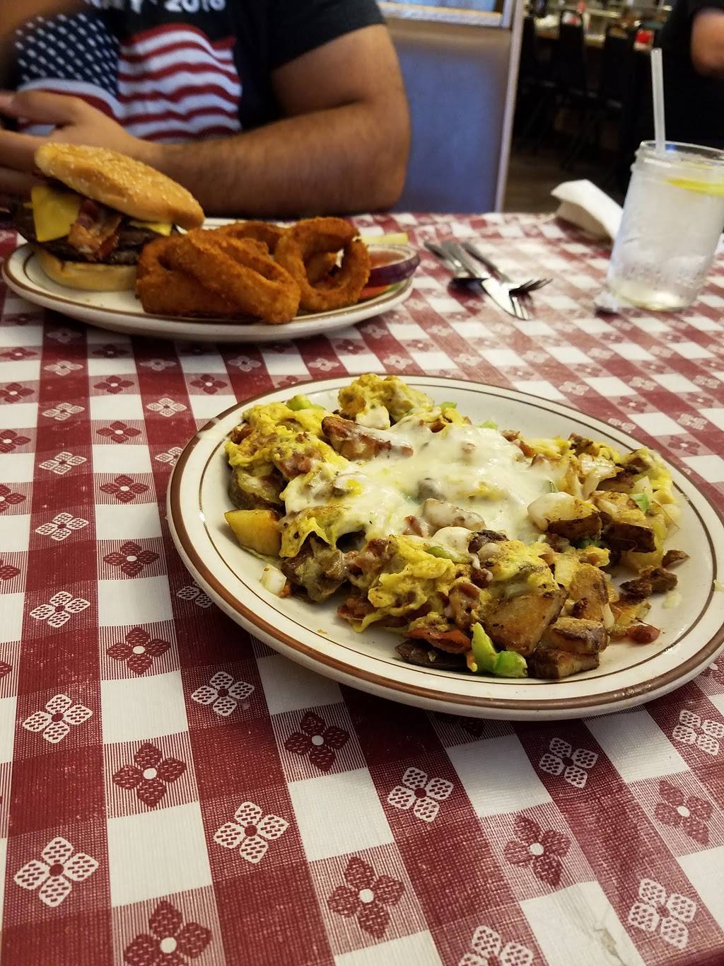 The Train Depot | restaurant | 3045 E Ashlan Ave, Fresno, CA 93726, USA | 5594421401 OR +1 559-442-1401