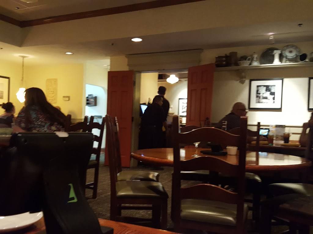 Olive Garden Italian Restaurant | meal takeaway | 389 Shaw Ave, Clovis, CA 93612, USA | 5593237297 OR +1 559-323-7297