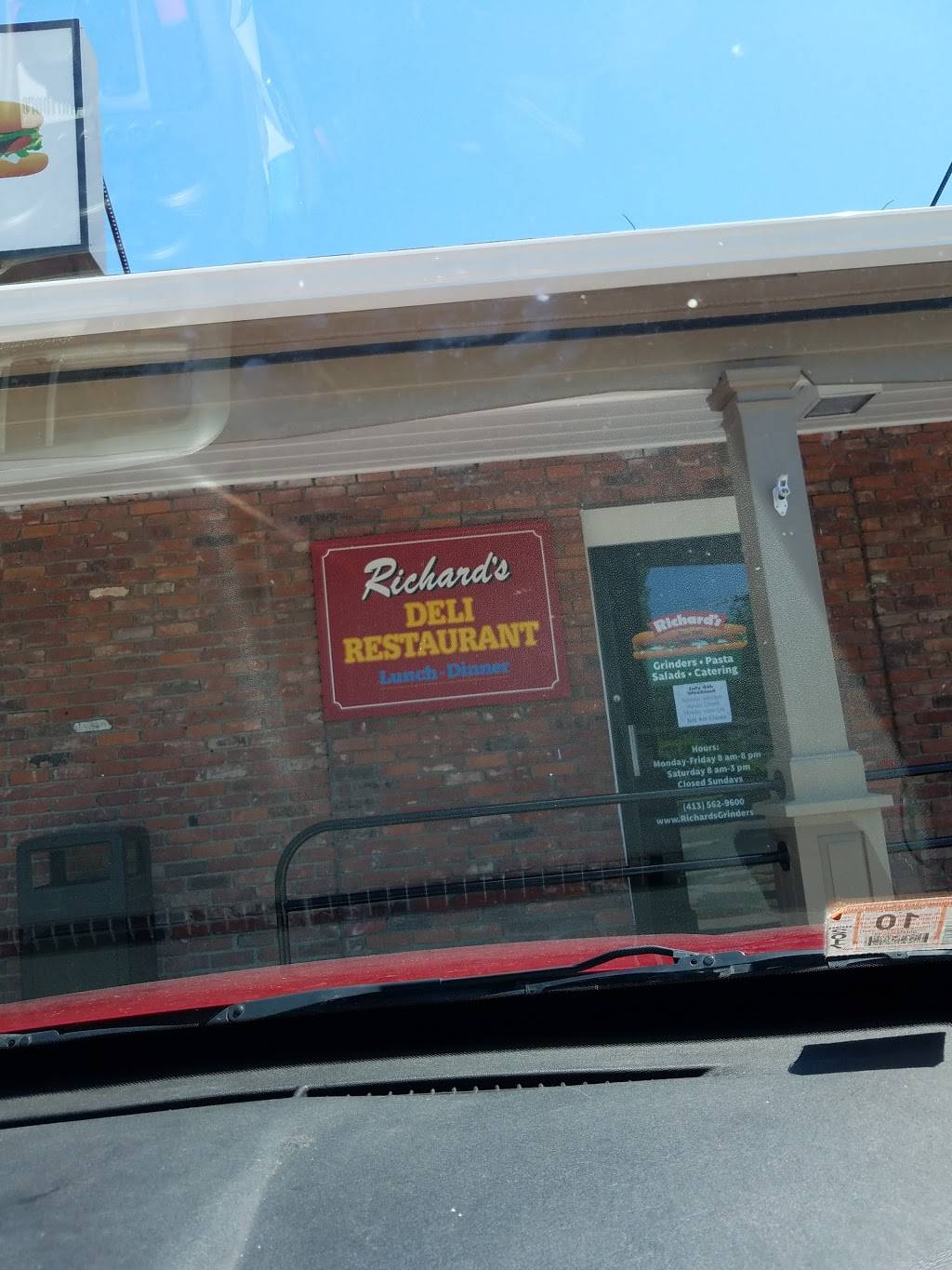 Richards Grinders | meal takeaway | 2592, 420 Union St # A, Westfield, MA 01085, USA | 4135629600 OR +1 413-562-9600