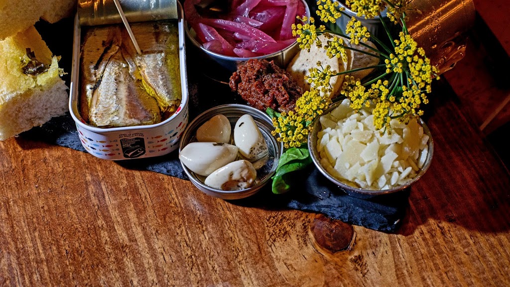 The Tinnery | restaurant | 23 Granary Way, Boothbay Harbor, ME 04538, USA | 2074809342 OR +1 207-480-9342