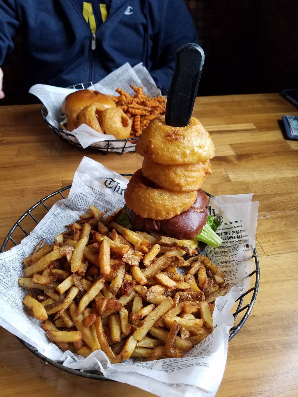 Anthonys Restaurant and Pub | restaurant | 3151 Voyager Ln, Joliet, IL 60431, USA | 8152542315 OR +1 815-254-2315