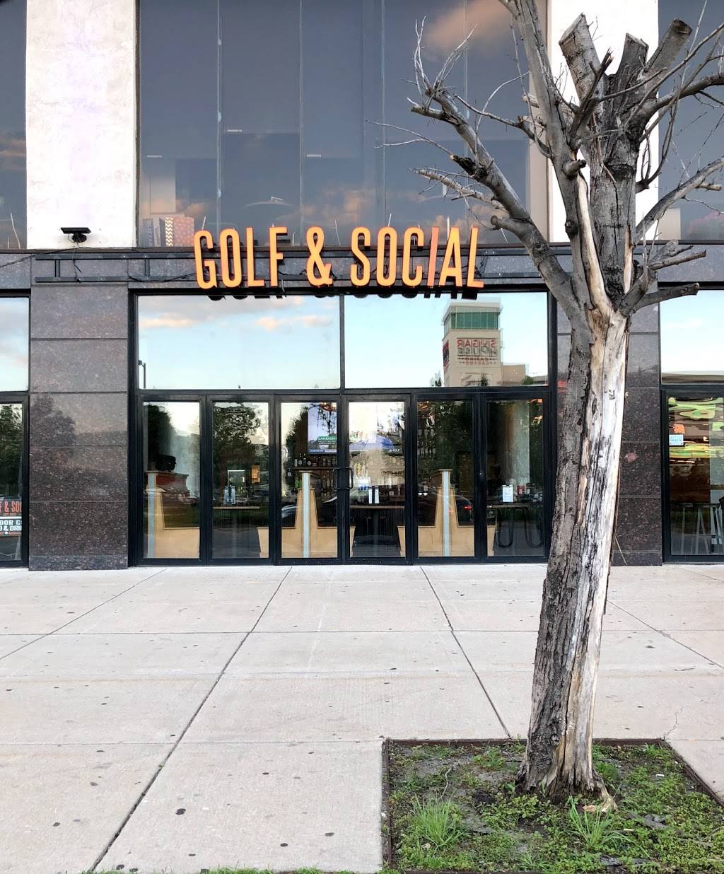 Golf & Social | restaurant | 1080 N Delaware Ave, Philadelphia, PA 19125, USA | 8562675437 OR +1 856-267-5437