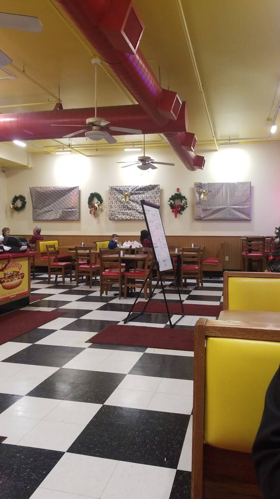 Claws Hot Dogs & Beef | restaurant | 90 E Geneva Square, Lake Geneva, WI 53147, USA | 2622487541 OR +1 262-248-7541